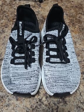 Women’s Knit Slip On Sneakers - Black & White
